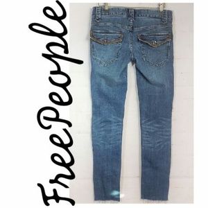 FREE PEOPLE BLUE ANKLE SKINNY RAW HEM 25